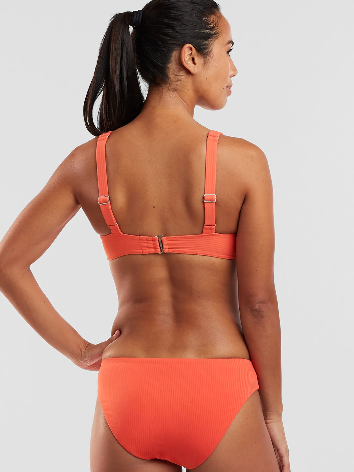 Women Title Nine Bikini Tops>Bodacious 2.0 Underwire Bikini Top - Solid Ribbed