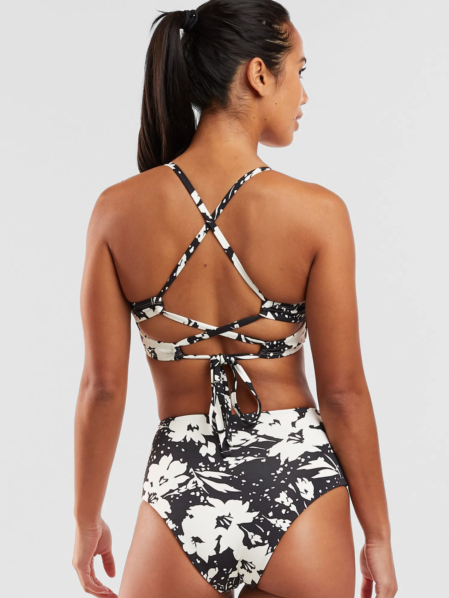 Women Title Nine Bikini Tops>Capitola Underwire Bikini Top - Leilani