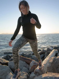 Women Title Nine Bottoms Finder><noscript><img width=
