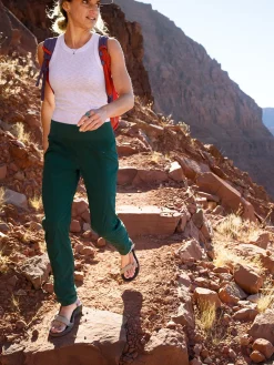 Women Title Nine Bottoms Finder><noscript><img width=