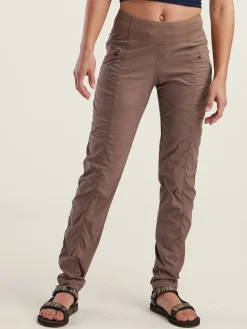 Women Title Nine Bottoms Finder><noscript><img width=
