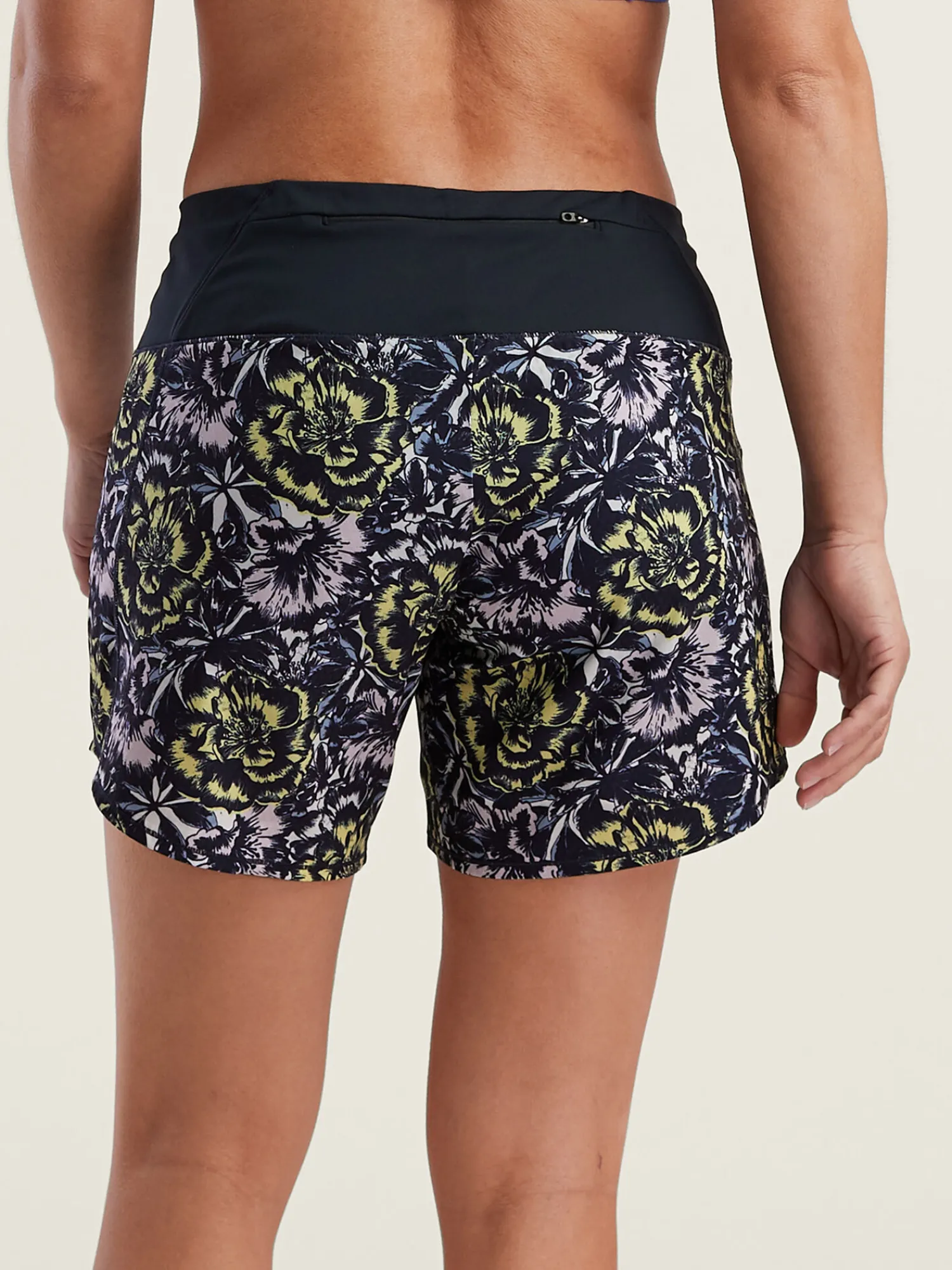 Women Title Nine Bottoms Finder>Obsession Running Shorts 6"