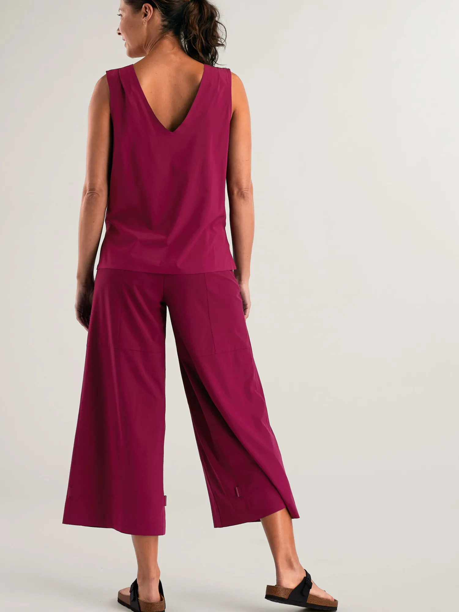Women Title Nine Swim Cover Ups>Round Trip Pocket Tank Top - Solid