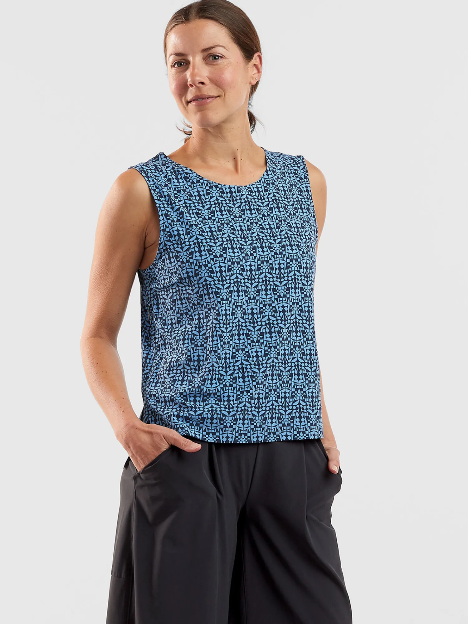 Women Title Nine Upf Clothing>Round Trip Pocket Tank Top - Turkish Delight