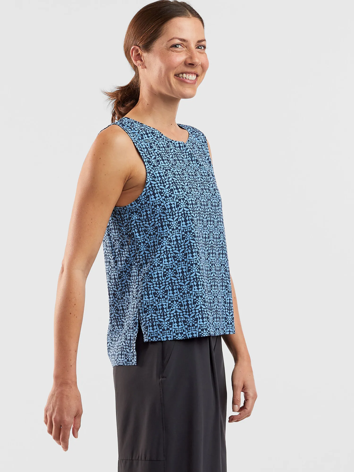 Women Title Nine Upf Clothing>Round Trip Pocket Tank Top - Turkish Delight