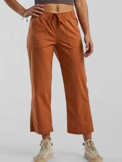 Women Title Nine Bottoms Finder><noscript><img width=