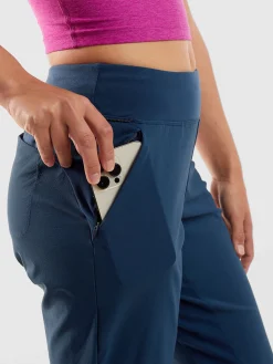Women Title Nine Bottoms Finder><noscript><img width=